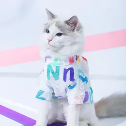 Hondenkleding kleurrijke letter afdrukken huisdier kleding adement veervest hol uit t-shirt met voor kleine katten