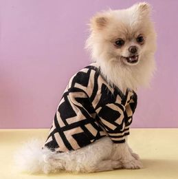 Vêtements pour chiens Designer Vêtements pour chiens Modèle de lettre pour Bulldog Chihuahua Chiot Pull d'hiver Chaud Pulls pour animaux de compagnie Sweat-shirts pour chiens Manteau pour chiens