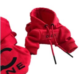 Hondenkleding Designer Rode hoodie voor huisdieren Zwarte letterlogo Kleine geurige hondenkleding Hoodie voor katten Hoodie met trekkoord voor huisdieren Schnauzer Teddy Fadou