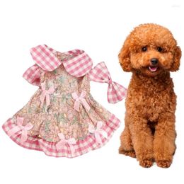 Vestimenta de mascotas de moda para perros con faldas de patrón floral de flores de la cabeza.
