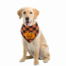 Habitant pour chiens Halloween Costume à carreaux Triangle serviette accessoire de citrouille