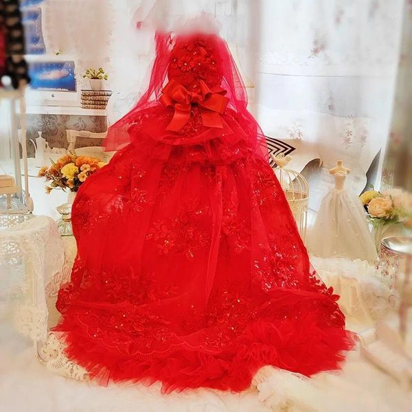 Ropa para perros Ropa de lujo hecha a mano de gama alta Vestido de novia para mascotas Princesa Vestido de cola Falda desmontable Cinta de encaje rojo Pografía