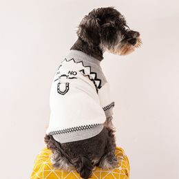 Ropa de perro Triángulo invertido Sweater de perros Yorkshire Small and Medium Dog Outumn Winter Pet Clothing Coat XS-XXL CSD2404097