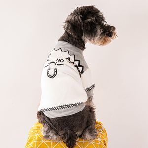 Vêtements de chien Triangle inversé Pull de chien Yorkshire Small and Medium Dog Automne Winter Pet Clothing Matel