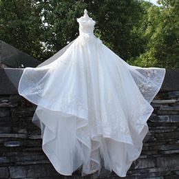 Vêtements de chien limités à la main robe de princesse pour animaux de compagnie blanc brillant traînant la fleur de mariage broderie pographie jupe longue vêtements