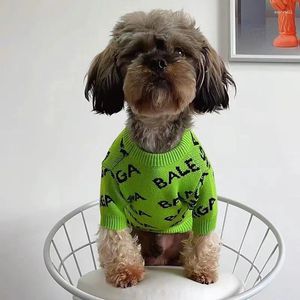 Vêtements pour chiens Vêtements pour animaux de compagnie Lettre Pull à tricoter pour chiens Vêtements Chat Petit Mode Automne Hiver Vert Garçon Fille Yorkshire Accessoires Meilleure qualité