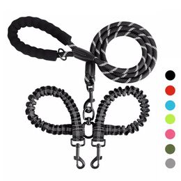 Ropa de perros Pet correa doble Cordera elástica Dos cabezas Dogios de nylon correa 2 caminatas de acoplador Collares Arneses 230814