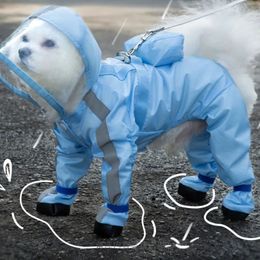 Vêtements pour chiens Pet imperméable à quatre pattes avec chaussures de pluie et boucle de traction réfléchissant imperméable à capuche Poncho vêtements de plein air 231031