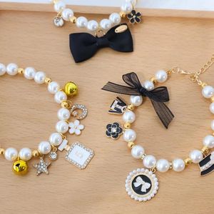 Vêtements de chien Collier de perles pour animaux de compagnie Petit chat Collier de cloche Noble Femme Bijoux Dessin animé Accessoires mignons Chiot