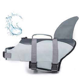 Vêtements de chien Sécurité pour animaux de compagnie Maillot de bain Gilet de sauvetage Ripstop Lifesaver Gilets de requin avec poignée de sauvetage pour piscine Beach Boating 230919