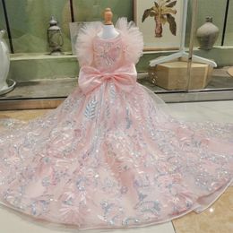 Cão vestuário rosa brilhante lantejoulas bordado grande arco longo cauda princesa vestidos para pequeno cão médio moda luxo artesanal pet roupas de cachorro 231024