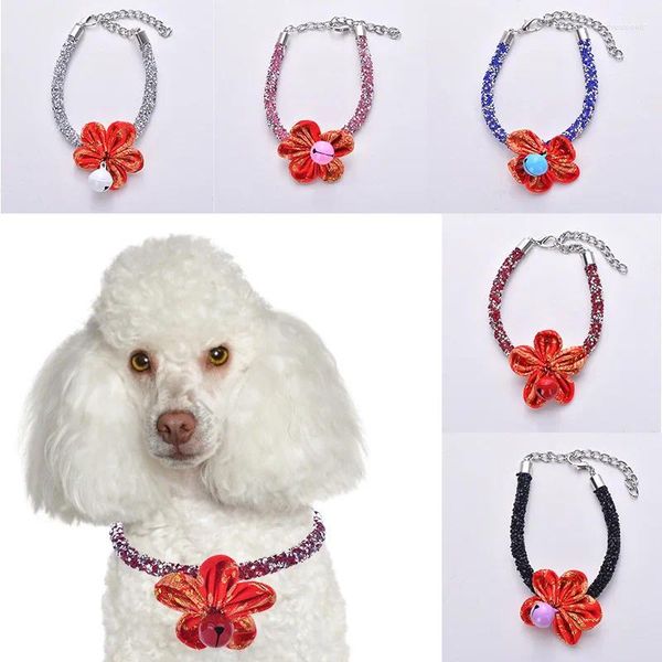 Vêtements de chien Rétro Strass Corde Fleur tridimensionnelle Collier pour animaux de compagnie à la mode Couleur unie Accessoires de cloche personnalisés Collier de chat