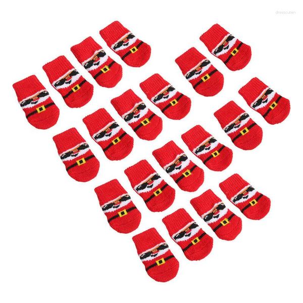 Chien Habillement Chaussettes Noël Fond Rouge Pour Intérieur