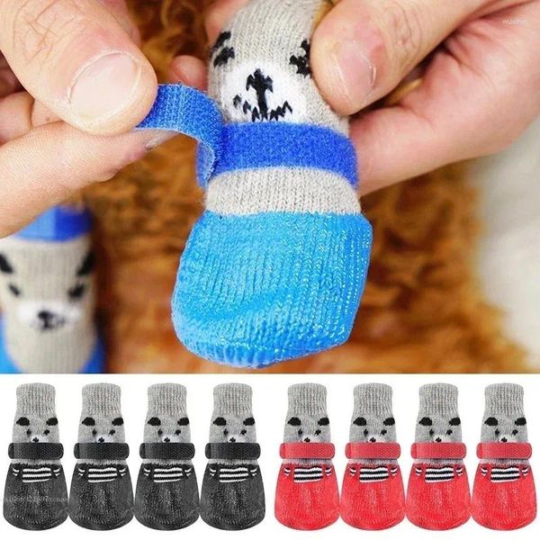 Chaussettes de vêtements pour chiens tricot chaud pour les chats et chiens chaussures de chat imperméables pour les couvercles de pied à l'épreuve des écrans