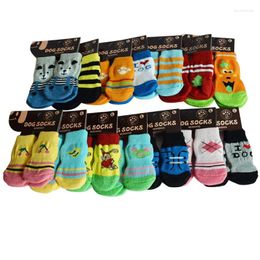 Vêtements pour chiens élégants chaussettes réutilisables non glissantes mignonnes pour les petits chiens chaussures de compagnie de protection intérieure et extérieure à la mode