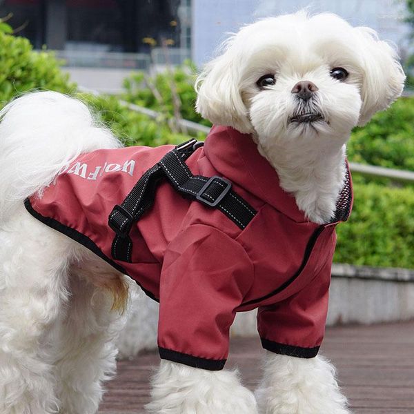 Ropa para perros Impermeable de verano para mascotas Material de poliéster con capucha impermeable Decorar con hebilla de tracción Ropa para gatos de todos los tamaños