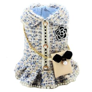 Vêtements pour chiens Tweed Vêtements faits à la main Couples pour animaux de compagnie Manteau Robe Gilet Tenue Neige Bleu Ciel Perles Jupe Chaîne Chiens Sac Accessoires