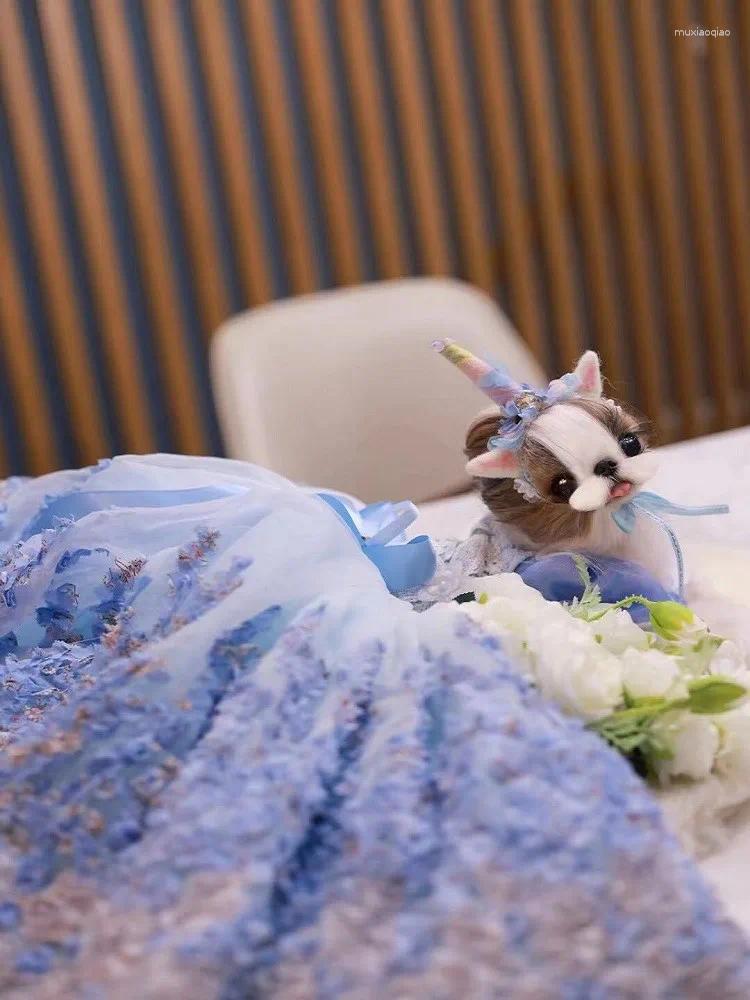 Vestuário para cães Design exclusivo Roupas artesanais Pet Dress Princesa Trailing Vestido Azul Mar Bonito 3D Flores Guarnições Gem Bow Soft Tulle Saia