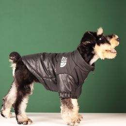 Одежда для собак The Dog Face Down Jacket Зимняя одежда для собак Роскошная толстая теплая одежда для собак Шнауцер Французский бульдог Дизайнерская одежда для домашних животных Красный Зеленый Черный