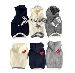 Vêtements pour chiens hiver nouveau concepteur de luxe amour étiquetage pull pour animaux de compagnie à manches rayures contraste gris blanc marine pull Schnauzer Fadou chat pull pour animaux de compagnie meilleure qualité