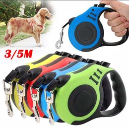 Colliers pour chiens 1pcs 3 / 5M Pet Automatische Intrekbare Laisse Laisse Uitbreiding Chiot Marche Courir Lood Roulette Voor Honden Couleur Aléatoire