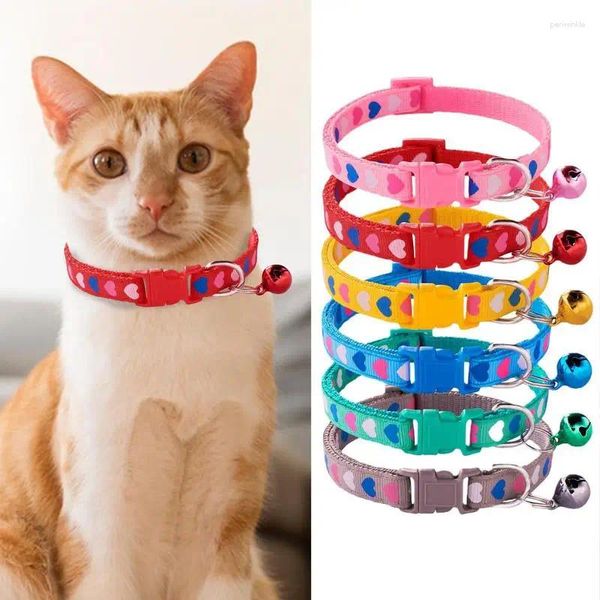 Colliers colorés pour chiens, avec cloches réglables, anneau de sécurité pour animaux de compagnie, détachable, imprimé cœur d'amour, fournitures pour chiots