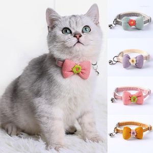 Colliers pour chiens mignon tricot fleur collier pour animaux de compagnie avec cloche boucle réglable chat cou sangle noeud papillon pour petits chiens accessoires