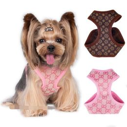 Collares para perros Correas Diseñador Arnés Conjunto Clásico Jacquard Letras Stepin Arneses Malla de aire suave Chaleco para mascotas para perros pequeños Gato Té Dhwi6