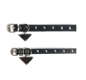 Collares para perros Correas Conjunto de collar y correa de cuero de diseñador Patrón de control básico ajustable Arnés duradero con hebilla de metal Collares para mascotas Le v