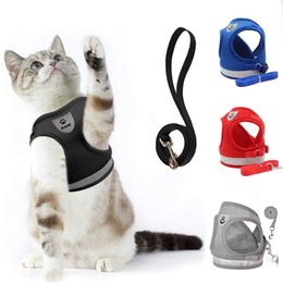 Colliers de chien Laisses Chien Chat Gilet Harnais Laisse Ensemble pour Chats Doux Maille Respirant Chiot Réglable Évasion Preuve Chaton avec Harnais Réfléchissant Pet T221212