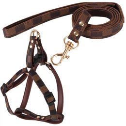 Colliers de chien Laisses Fashipn Harnais et ensemble doux réglable en cuir imprimé classique collier pour animaux de compagnie ensembles de laisse pour petits chiens Chihuahua Dhrk6