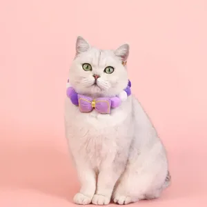 Halsbanden Huisdierenhalsband Elegante bontbal met strikken Modieuze kattenketting voor Kerstmis Zachte teddyaccessoires