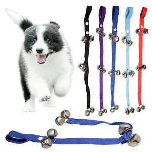 Colliers pour chiens entraîneurs de compagnie d'entraînement à porte de porte de porte extérieure ou ouverture avertissement Bell Cat Cat fournit des colliers de laisse chaîne