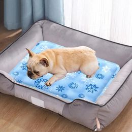 Mat de refroidissement de chien Summer Pet Cold Cold pour petit grand chiens Accessoires Cat Durable Councet Canapa Ice Pad 240520