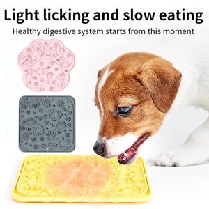 Dog Tag Pet Products Silicone Slow Food Licking Mat Cat Meal Anti Choking Bowl Cartoonvormige Overwinning
