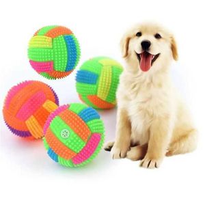 Jouets pour chiens à mâcher des balles rougeoyantes en forme de football LED lumière grinçante balle rebondissante pour animaux de compagnie jouet clignotant drôle enfants chiens interactifs chats à mâcher D Dhtpw