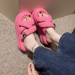 Doghc Summer Slippers para mujer con sandalias de la suela gruesa fuera de los zapatos casuales de mujer elevada 240515