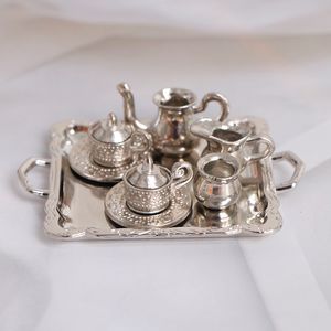 Poupée Accessoires 10PcsSet 112 Dollhouse Miniature Argent Métal Thé Café Plateau Vaisselle Ensemble Pour La Décoration 230424