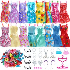 Accessoires de poupée 42 ItemSet = 10Pcs Chaussures 8 Collier 4 Lunettes 2 Couronnes 2 Sacs à main 8 Pcs Robe Vêtements pour 230424