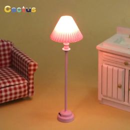 Accesorios para casa de muñecas 1 12 Casa de muñecas Miniatura Lámpara LED rosa Lámpara de pie Lámpara de pie Lámpara de mesa Modelo Decoración para el hogar Juguete Accesorios para casa de muñecas 231212