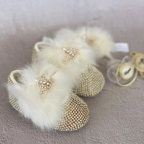 Dollbling Luxe Fausse Fourrure Plume Bowknot Belle Baby Shower Born Booties 1ère paire Diamond Wings Chaussures et Bandeau Ensemble 240126