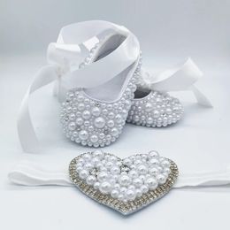 Chaussures Dollbling avec bandeau Design coeur d'amour pour filles, cadeau de naissance, chaussures de baptême Happy Years 240105