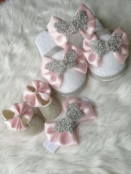 Dollbling venta al por mayor Pink Bowknot lujo niñas niño nacido bebé zapatos de tela casuales con Shinny Strass 240227