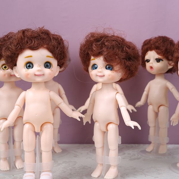 Muñecas 112 Mini muñeca cara linda 16 cm Bjd Short Boy Hair Sleeping Pig Desnudo Body Dress Up Moda para niñas Regalo DIY Juguetes 230607