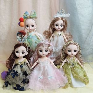 Poupées 17cm Bjd filles poupée articulations mobiles robe de princesse yeux 3D vêtements convertibles Mini jouets pour cadeaux de noël 231207