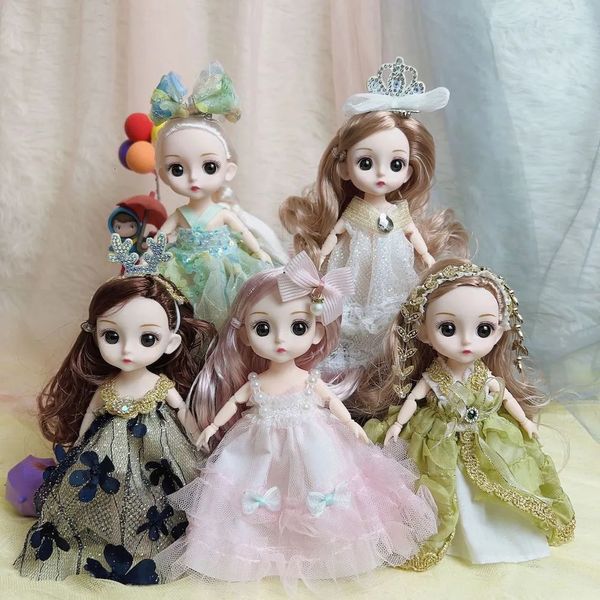Muñecas 17 cm Bjd Girls Doll Articulaciones móviles Vestido de princesa Ojos 3D Ropa convertible Mini juguetes para regalos de Navidad 231117