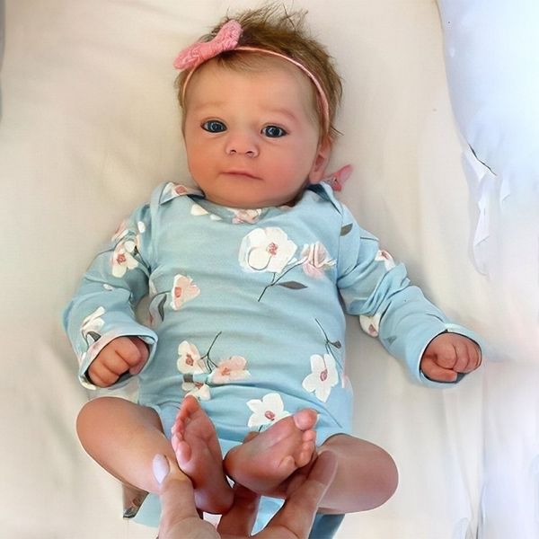 Poupées 18 pouces Réalistes Adorables Yeux Ouverts Reborn Born Doll Girl Named Sum With Blue and Baby Pacifier 230728