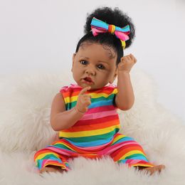 Poppen 55 cm zwarte huid saskia reborn tderl meisje baby poppen levensechte real touch African American Hand Rooted Hair 230508