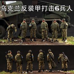 Poupées 6 pièces 1/72 échelle B soldats anti-blindés ukrainiens 6 figurines modèle avec voiture jouet bricolage scène poupée ornement 230906