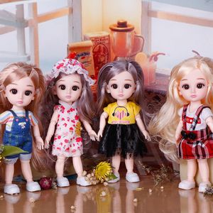 Dolls BJD 13cm Doll 13 Beweegbare gewrichten schattige gezichtsogen met kledingschoenen mini cadeau speelgoed voor meisjes diy speelgoed 230427